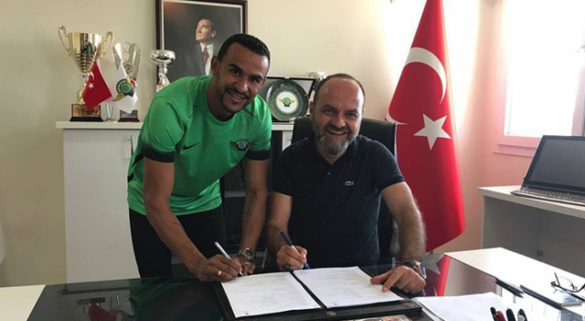 Akhisar Brezilyalı futbolcuyu renklerine bağladı