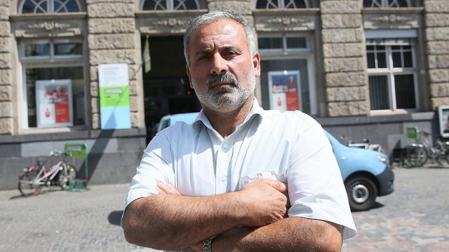 Almanya'da bulduğu altınları polise teslim eden Türk'e övgü Almanya'da bulduğu altınları polise teslim eden Türk'e övgü