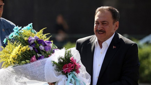 Bakan Eroğlu'ndan müteahhitlere uyarı Bakan Eroğlu'ndan müteahhitlere uyarı