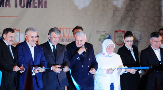 Başbakan Yıldırım’a Abdullah Gül de eşlik etti Başbakan Yıldırım’a Abdullah Gül de eşlik etti