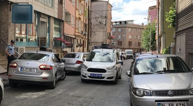 Beyoğlu&#039;nda bir market 2 kişi tarafından soyuldu