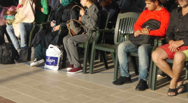 Çanakkale'de 37 kaçak göçmen yakalandı Çanakkale'de 37 kaçak göçmen yakalandı