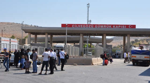 Cilvegözü’nden 30 bin Suriyeli bayramlaşmaya gitti Cilvegözü’nden 30 bin Suriyeli bayramlaşmaya gitti