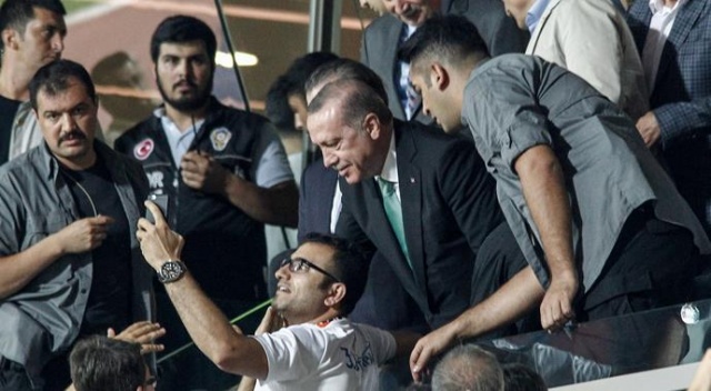 Cumhurbaşkanı Erdoğan, Başakşehir-Brugge maçında tribünde Cumhurbaşkanı Erdoğan, Başakşehir-Brugge maçında tribünde