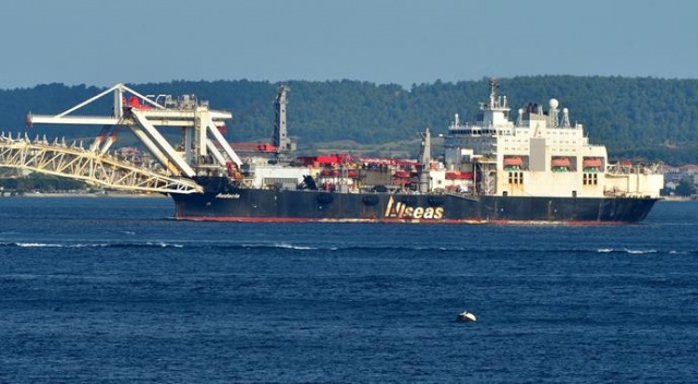 Dev gemi Çanakkale Boğazı'ndan geçti Dev gemi Çanakkale Boğazı'ndan geçti