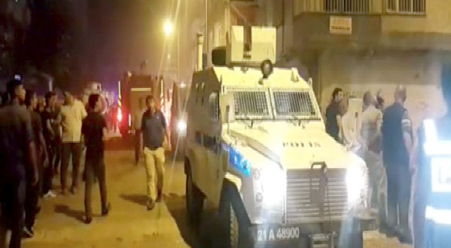 Diyarbakır'da tahliye edilen 3 apartmandan biri çöktü