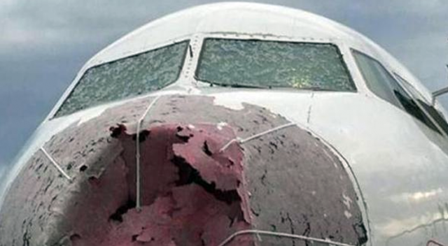 Doluda uçağı sağ salim indiren pilota Rusya'dan davet Doluda uçağı sağ salim indiren pilota Rusya'dan davet
