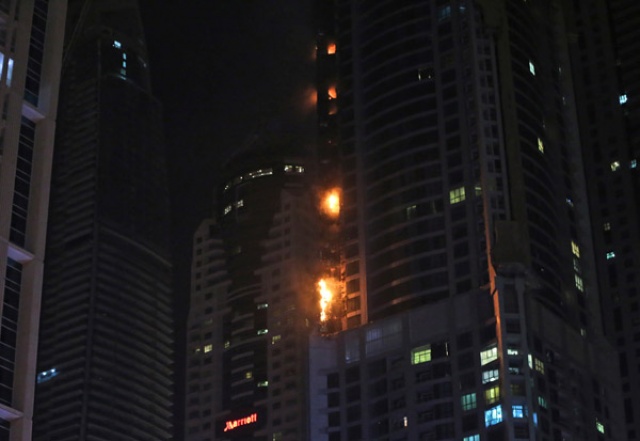 Dubai&#039;deki Torch Tower&#039;da yangın çıktı
