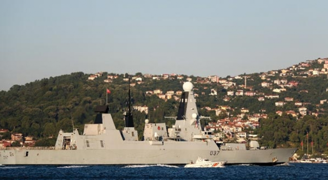 İngiliz savaş gemisi İstanbul Boğazı'ndan geçti! İngiliz savaş gemisi İstanbul Boğazı'ndan geçti!