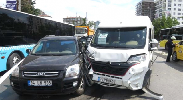 İstanbul’da 8 araç birbirine girdi: 2 yaralı İstanbul’da 8 araç birbirine girdi: 2 yaralı