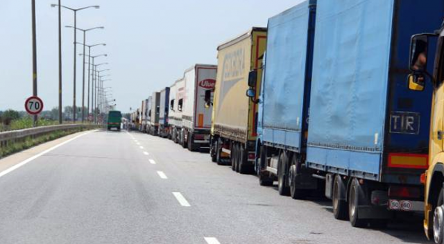 Kapıkule&#039;de 9 kilometre TIR kuyruğu