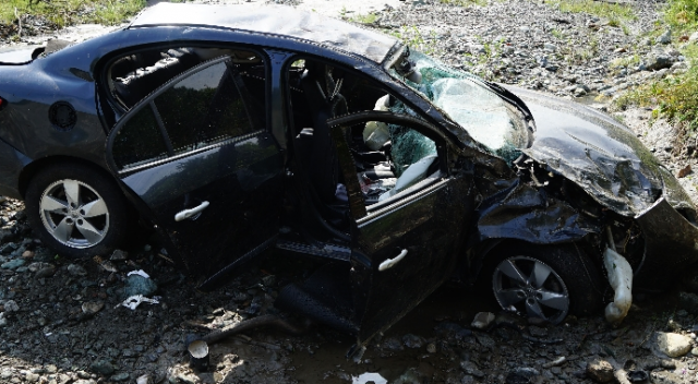 Kastamonu’da otomobil çaya uçtu: 3 ölü Kastamonu’da otomobil çaya uçtu: 3 ölü