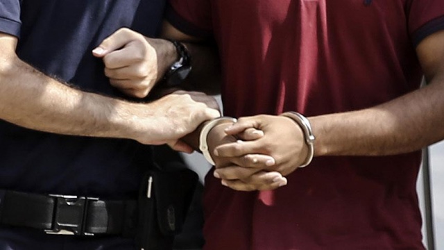 Manisa merkezli 5 ilde 'ByLock' operasyonu Manisa merkezli 5 ilde 'ByLock' operasyonu