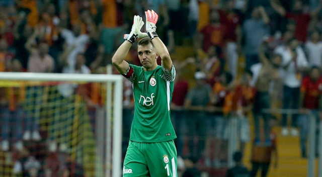 Muslera'dan şampiyonluk adağı ve maçın adamı Muslera'dan şampiyonluk adağı ve maçın adamı