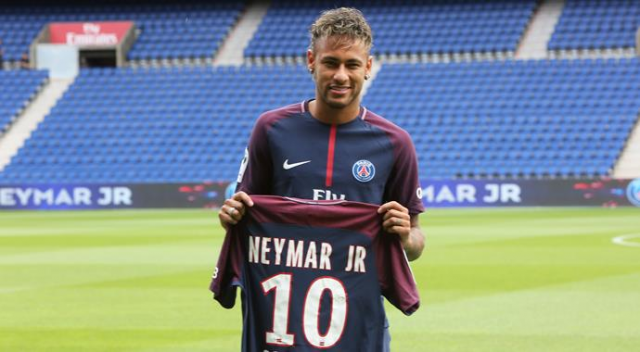 Neymar forması ilk gün 10 bin adet sattı Neymar forması ilk gün 10 bin adet sattı