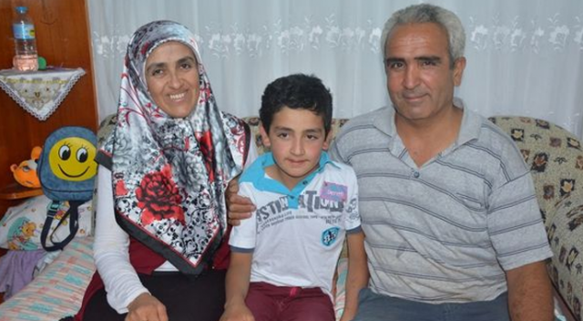 Piknik yaparken kaybolmuştu, kanepenin arkasında bulundu