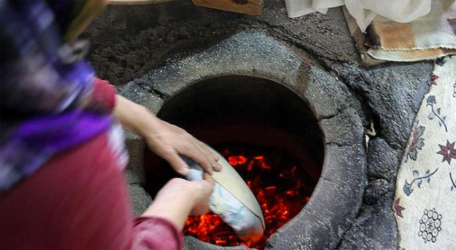 Tandır üreterek 8 çocuğunu büyütüyor Tandır üreterek 8 çocuğunu büyütüyor