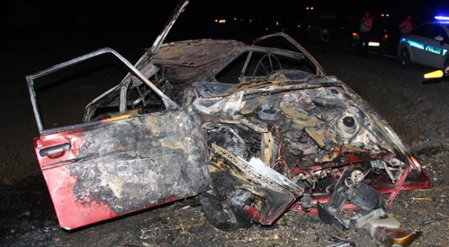 Yoldan çıkan otomobil alev aldı