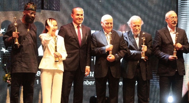 Adana Film Festivali Onur Ödülleri sahiplerini buldu