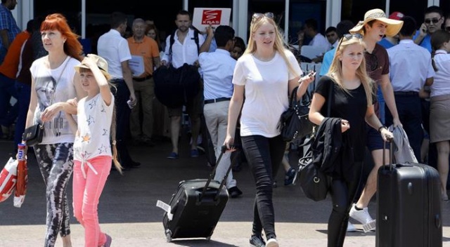 Antalya'da 8 milyon turist barajı aşıldı Antalya'da 8 milyon turist barajı aşıldı