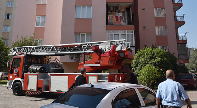 Antalya&#039;da eşi ve oğlunu rehin aldı