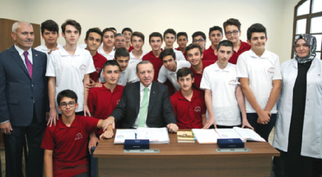 Cumhurbaşkanı Erdoğan: Cahillerin arasından çıkıp geldik Cumhurbaşkanı Erdoğan: Cahillerin arasından çıkıp geldik