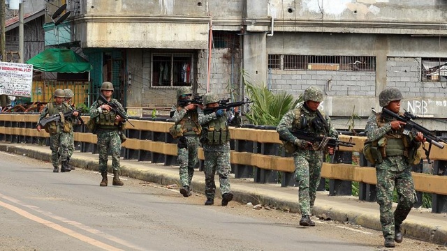 Filipinler ordusu Marawi'ye girişi sağlayan köprüyü geri aldı