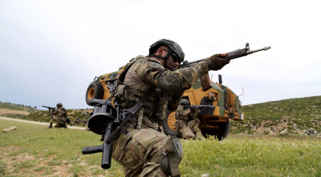 Hakkâri'de 5 terörist öldürüldü, 4'ü kadın çıktı! Hakkâri'de 5 terörist öldürüldü, 4'ü kadın çıktı!