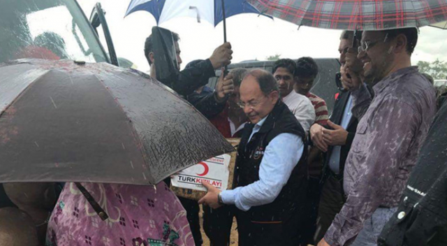 Recep Akdağ, Rohingya kampını ziyaret etti Recep Akdağ, Rohingya kampını ziyaret etti