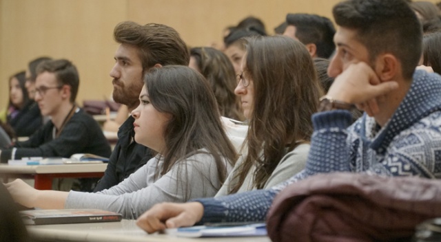ABD ile askıya alınan vizeler Türk öğrencileri de etkileyecek ABD ile askıya alınan vizeler Türk öğrencileri de etkileyecek