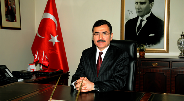 Batman eski Valisi Ahmet Turhan, Ankara'da taksicilik yapıyor! Batman eski Valisi Ahmet Turhan, Ankara'da taksicilik yapıyor!
