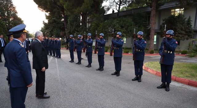 Binali Yıldırım, Çiğli 2. Ana Jet Üs Komutanlığını ziyaret etti Binali Yıldırım, Çiğli 2. Ana Jet Üs Komutanlığını ziyaret etti