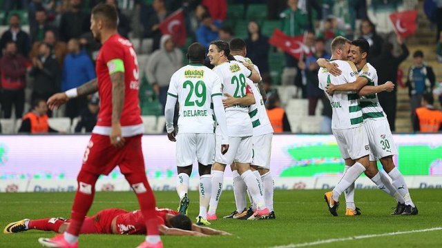 Bursaspor sahasında farklı galip Bursaspor sahasında farklı galip