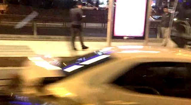 Çağlayan'da kaza! 3 araç çelik bariyerlere çarptı Çağlayan'da kaza! 3 araç çelik bariyerlere çarptı