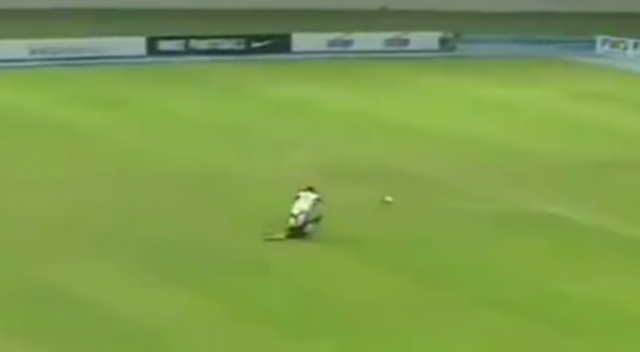 Endonezyalı futbolcudan inanılmaz depar