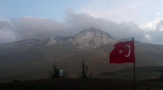 Erciyes'e kar yağdı Erciyes'e kar yağdı