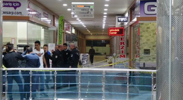 Eşini vuran kocayı yakalayıp tuvalete kilitlediler Eşini vuran kocayı yakalayıp tuvalete kilitlediler
