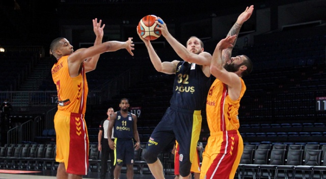 Galatasaray’ın basketbol derbilerinde yüzü gülmedi
