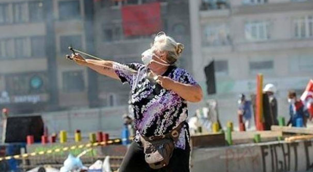 Gezi'de polise taş atan Emine Cansever tutuklandı Gezi'de polise taş atan Emine Cansever tutuklandı