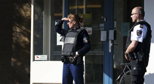 Hollanda'da 7 okulda bomba paniği! Hollanda'da 7 okulda bomba paniği!