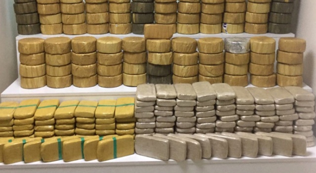 Hurma kutularından 184 kilogram eroin çıktı Hurma kutularından 184 kilogram eroin çıktı