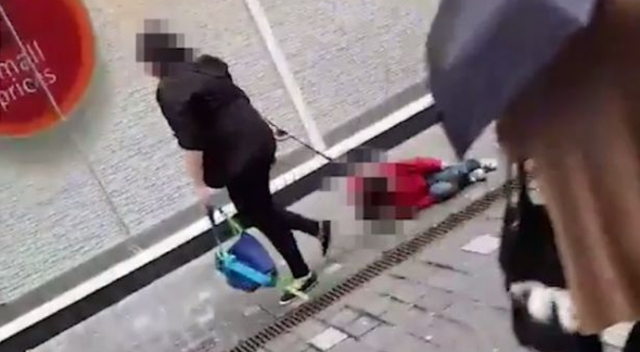 İngiltere'de kadının çocuğu iple sürükleme görüntüsüne büyük tepki İngiltere'de kadının çocuğu iple sürükleme görüntüsüne büyük tepki