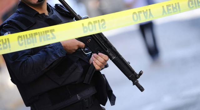İzmir’de polis ile uyuşturucu satıcıları arasında çatışma