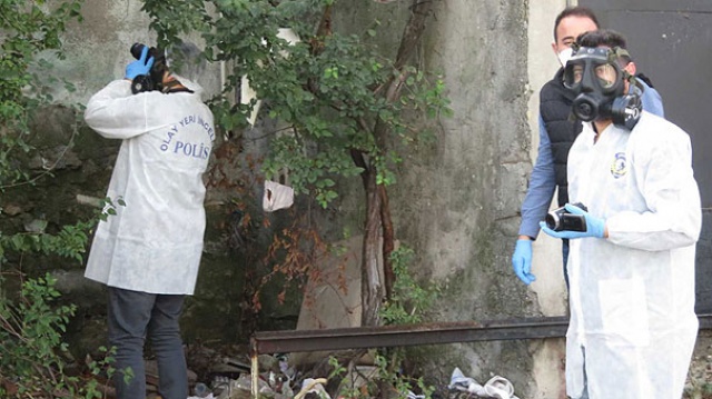 Mahalleyi saran kokunun geldiği evden çürümüş ceset çıktı Mahalleyi saran kokunun geldiği evden çürümüş ceset çıktı