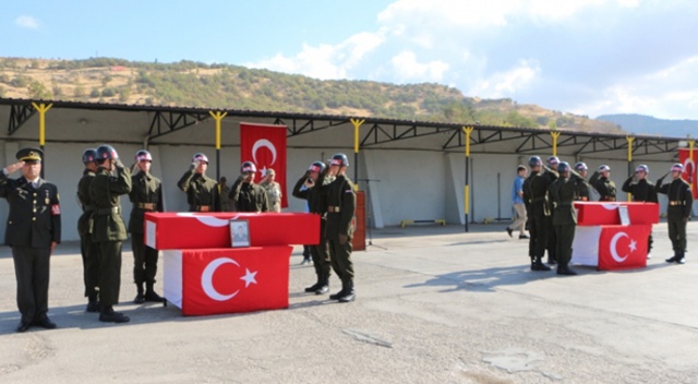 Şırnak şehitleri için tören düzenlendi Şırnak şehitleri için tören düzenlendi