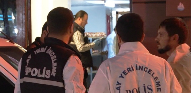Şişli'de simit fırınında silahlı kavga: 1 ölü Şişli'de simit fırınında silahlı kavga: 1 ölü