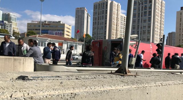 Bahçeşehir'de otobüs devrildi (Bahçeşehir otobüs kazası) Bahçeşehir'de otobüs devrildi (Bahçeşehir otobüs kazası)