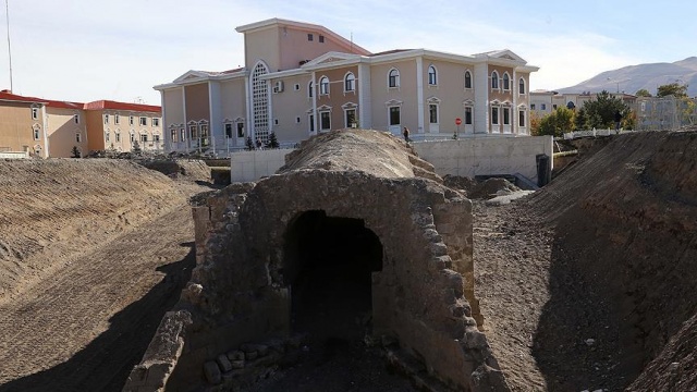 Tarihî Harput Kapı gün yüzüne çıkarıldı
