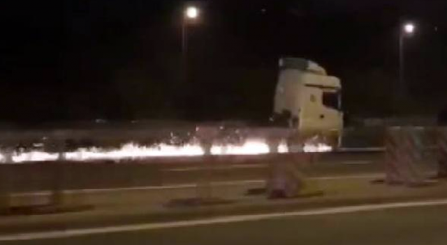 TEM&#039;de ters şeride giren tır, dehşet saçtı