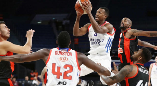Anadolu Efes, Muratbey Uşak’ı devirdi